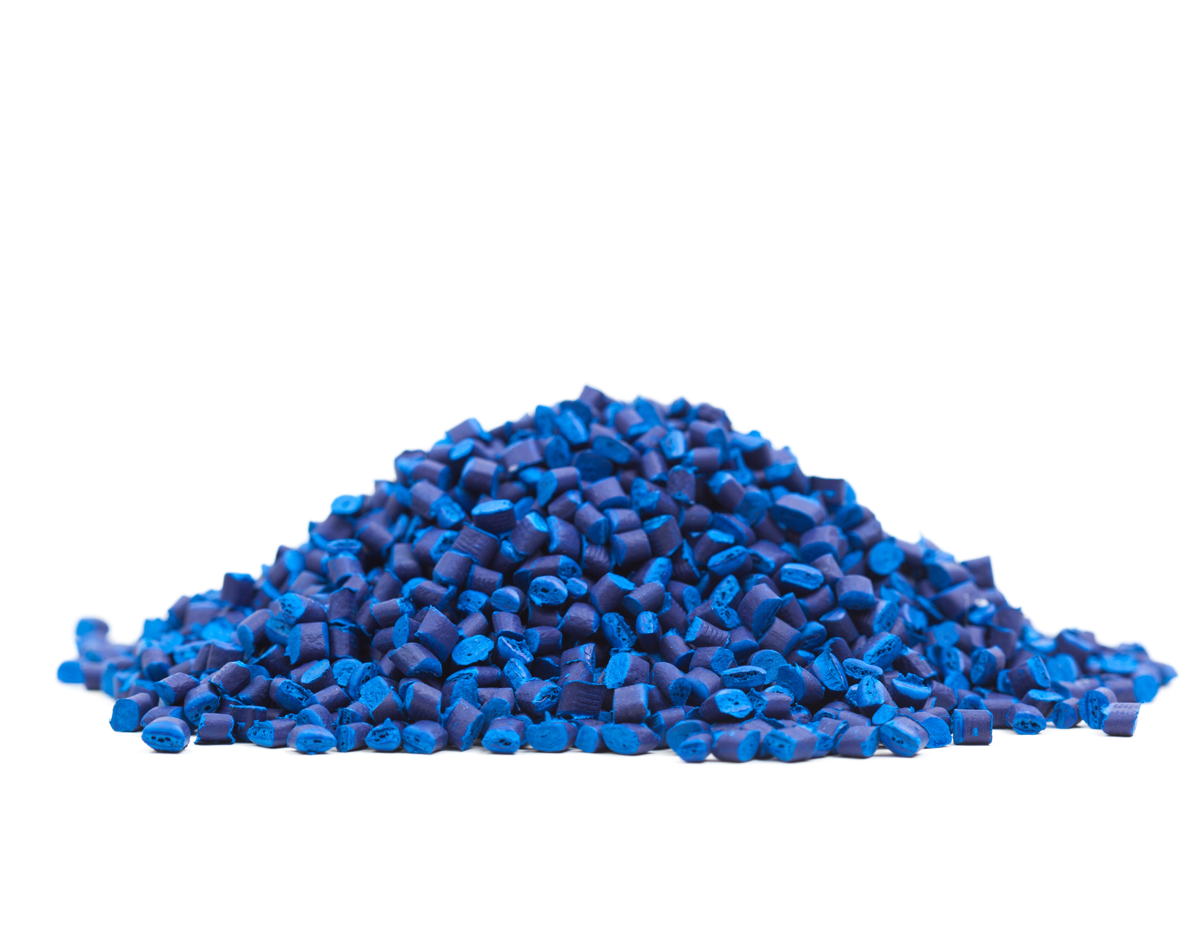 pellets en plastique, arrière-plan blanc