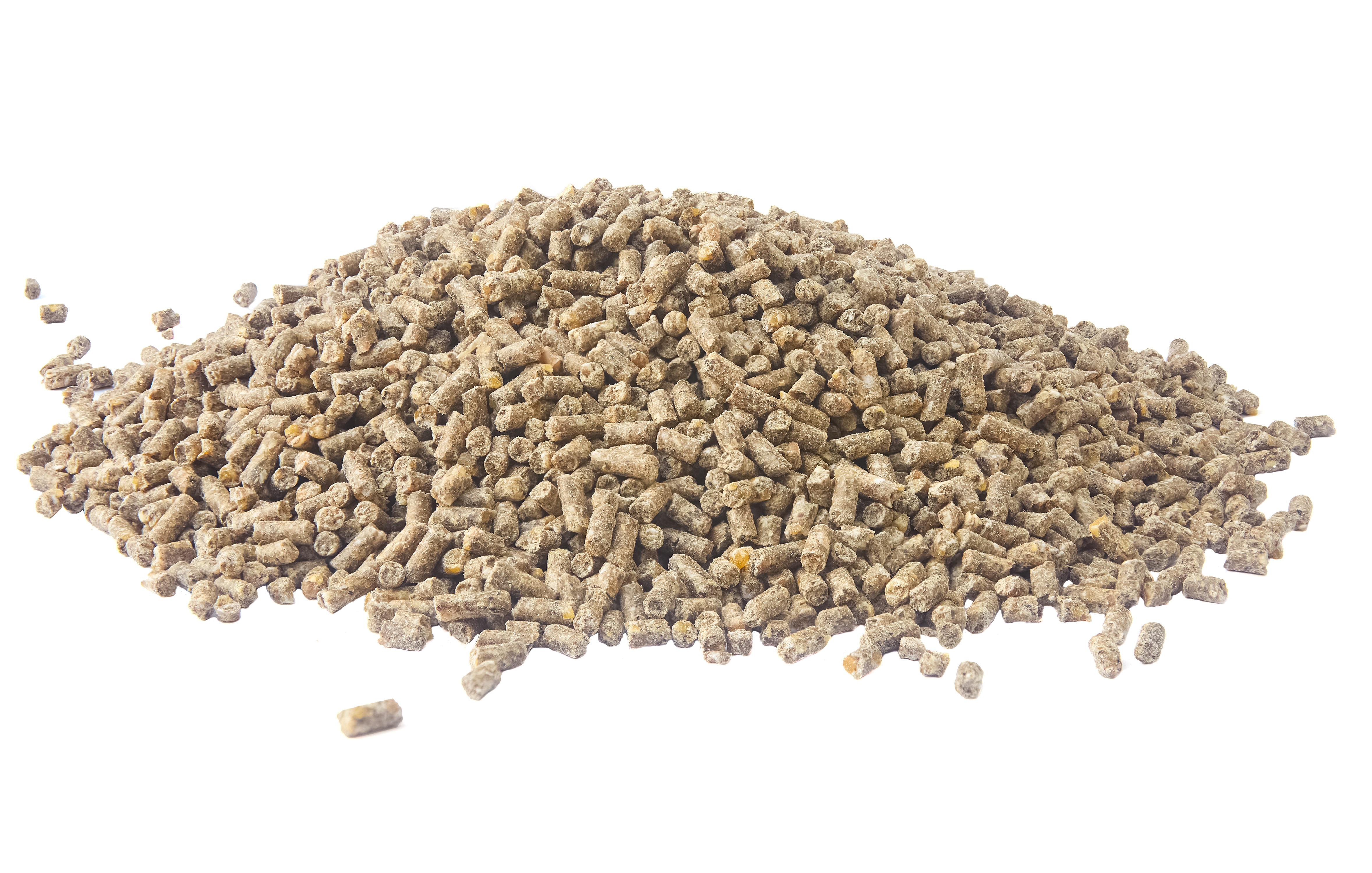 Pellets d’alimentation animale, arrière-plan blanc