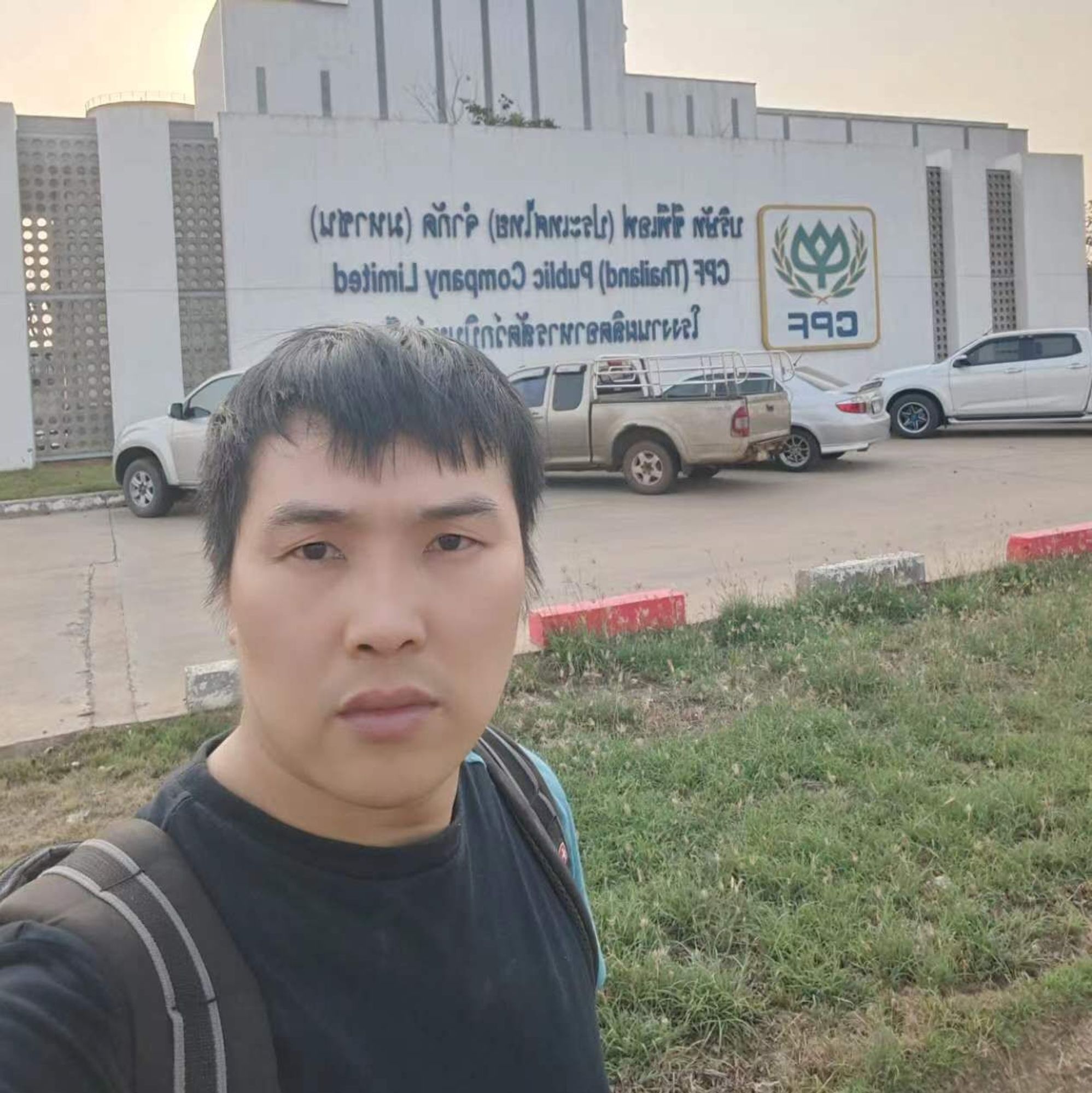 Mosaic2024_1_Infront_of_Customer_site