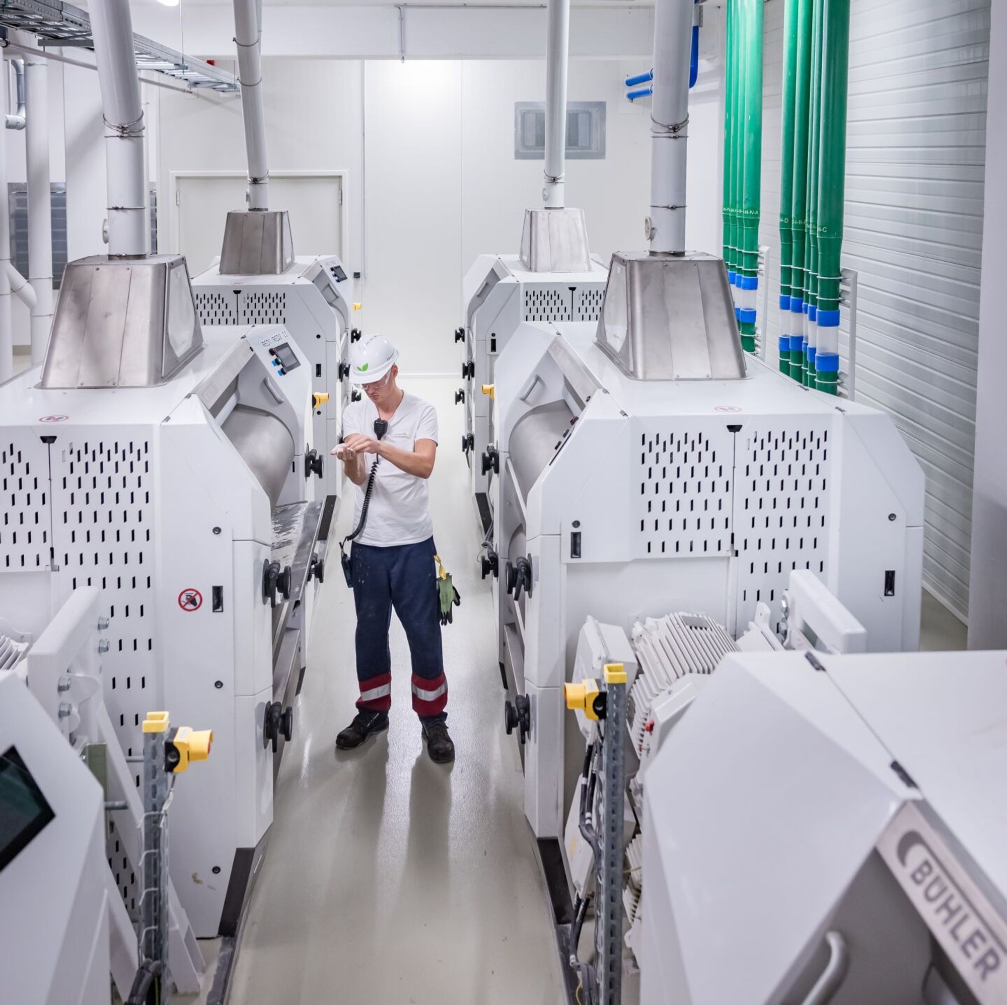 In the milling section, MDDZ Diorit roller mills grind the barley into the desired particle size.