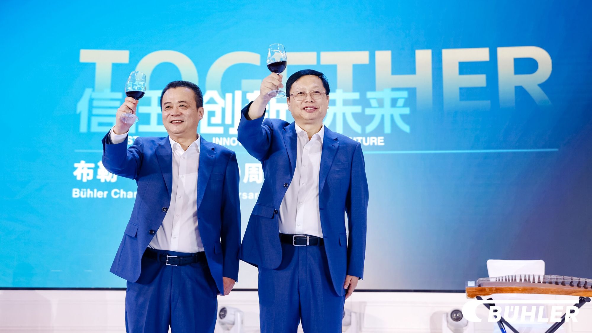布勒（常州）机械有限公司董事长孔云生（右）布勒（常州）机械有限公司总经理邵利平（左）