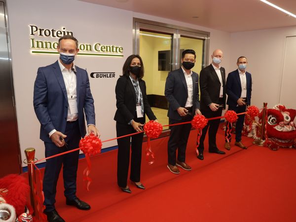 Ribbon-cutting ceremony at the PIC opening: Alex Ward, APAC Head of Regional Innovation, Givaudan; Monila Kothari, APAC (Asia Pacific) President, Givaudan Taste & Wellbeing; Alvin Tan, Singapore Minister of State for Trade & Industry (MTI) and Culture, Community and Youth (MCCY); Ian Roberts, CTO Bühler, and Adrien Beauvisage, Head of Region Southeast Asia & Oceania at Bühler.