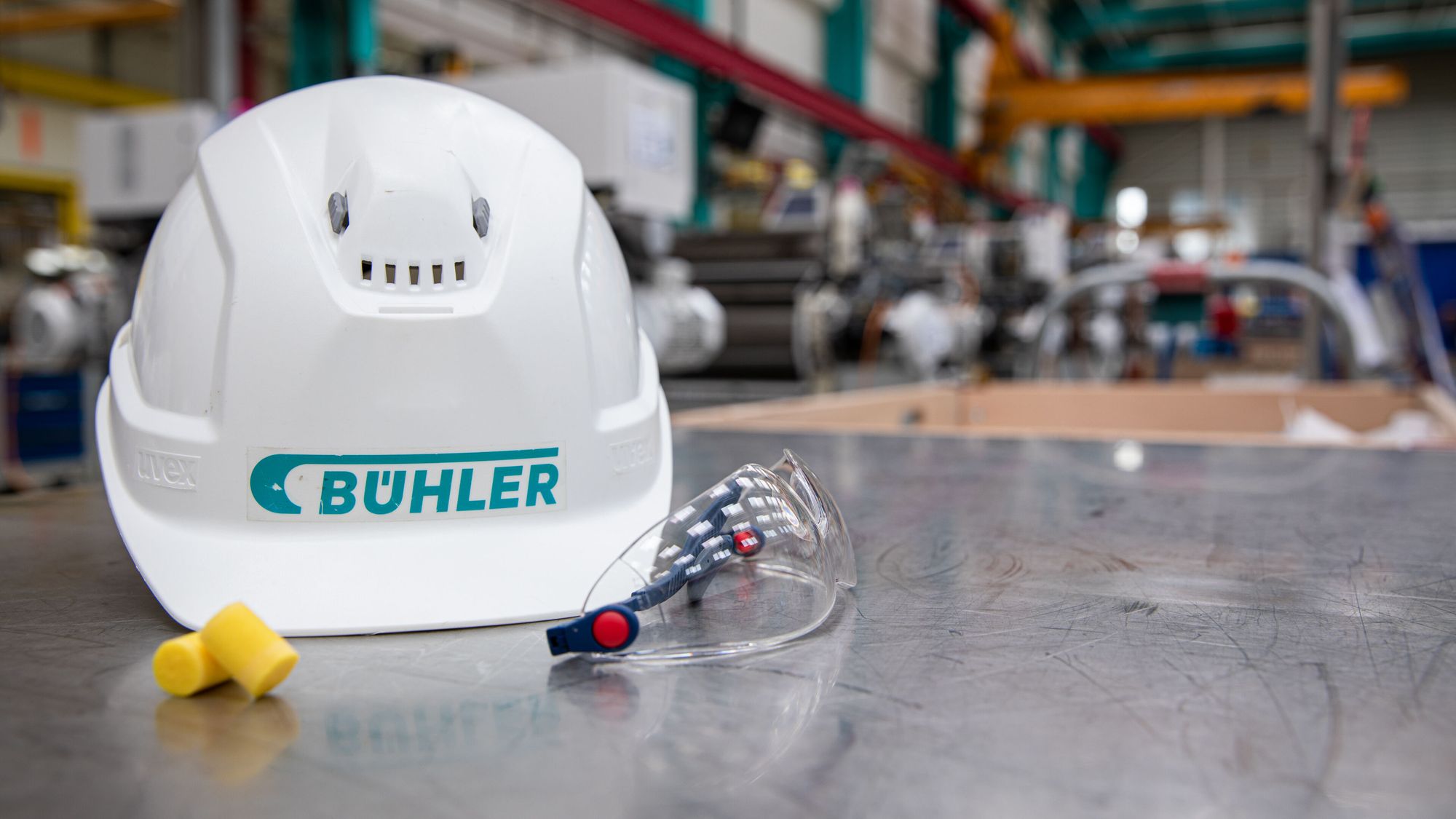 SafetyVideos_Thumbnail_Safety_Helmet.jp