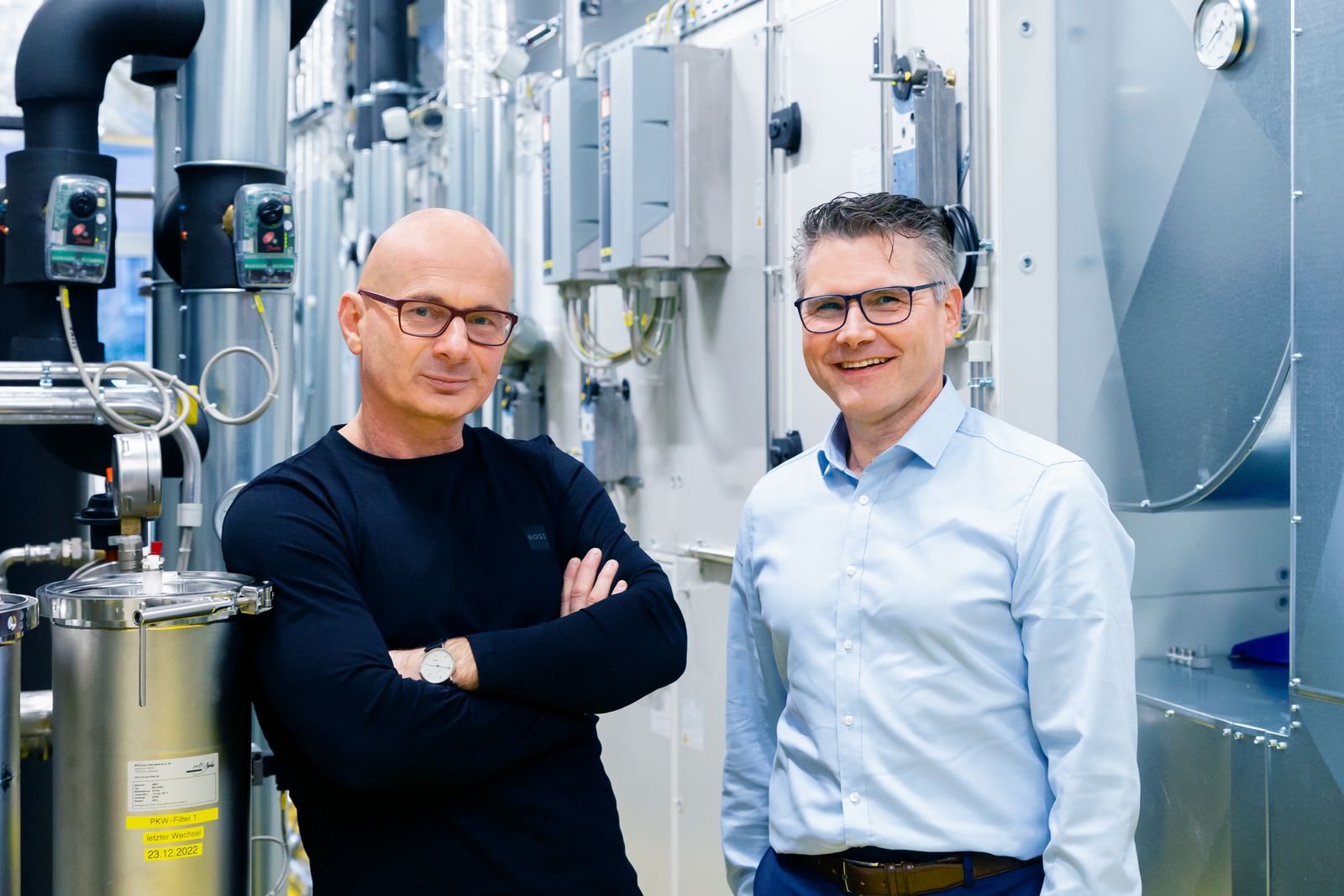 Dr. Torsten Feigl, CEO at optiX fab, and Klaus Herbig, Head of Bühler’s precision market segment.