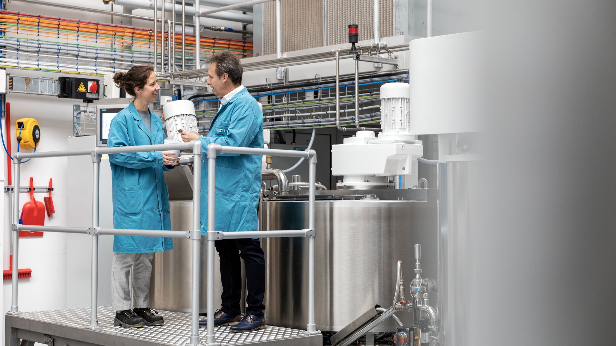 Stefanie Keller, Head of the Chocolate Mass, Cocoa, and Nuts Application Center, in conversation with Manuel Höhener, Head of Research and Development Chocolate and Coffee.