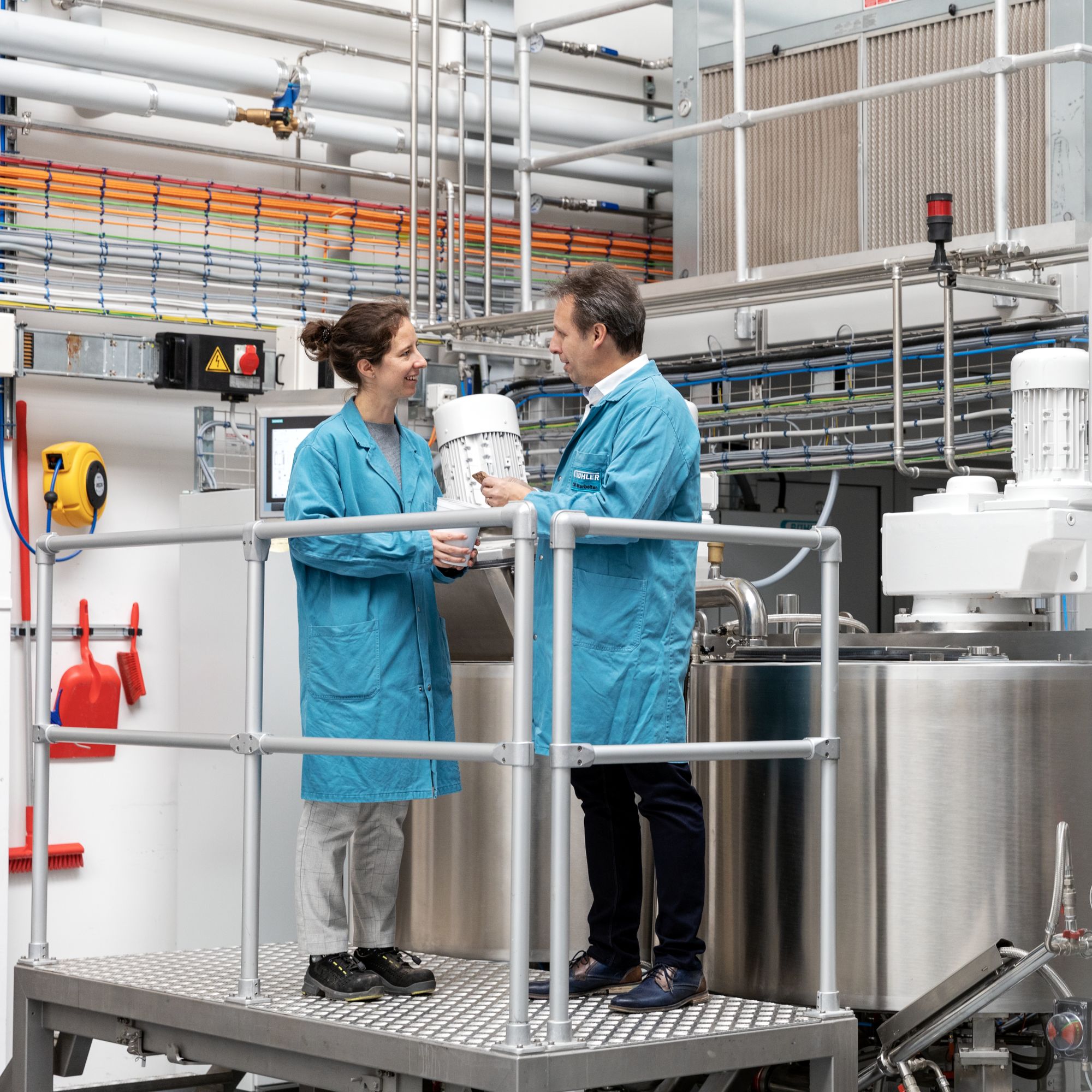 Stefanie Keller, Head of the Chocolate Mass, Cocoa, and Nuts Application Center, in conversation with Manuel Höhener, Head of Research and Development Chocolate and Coffee.