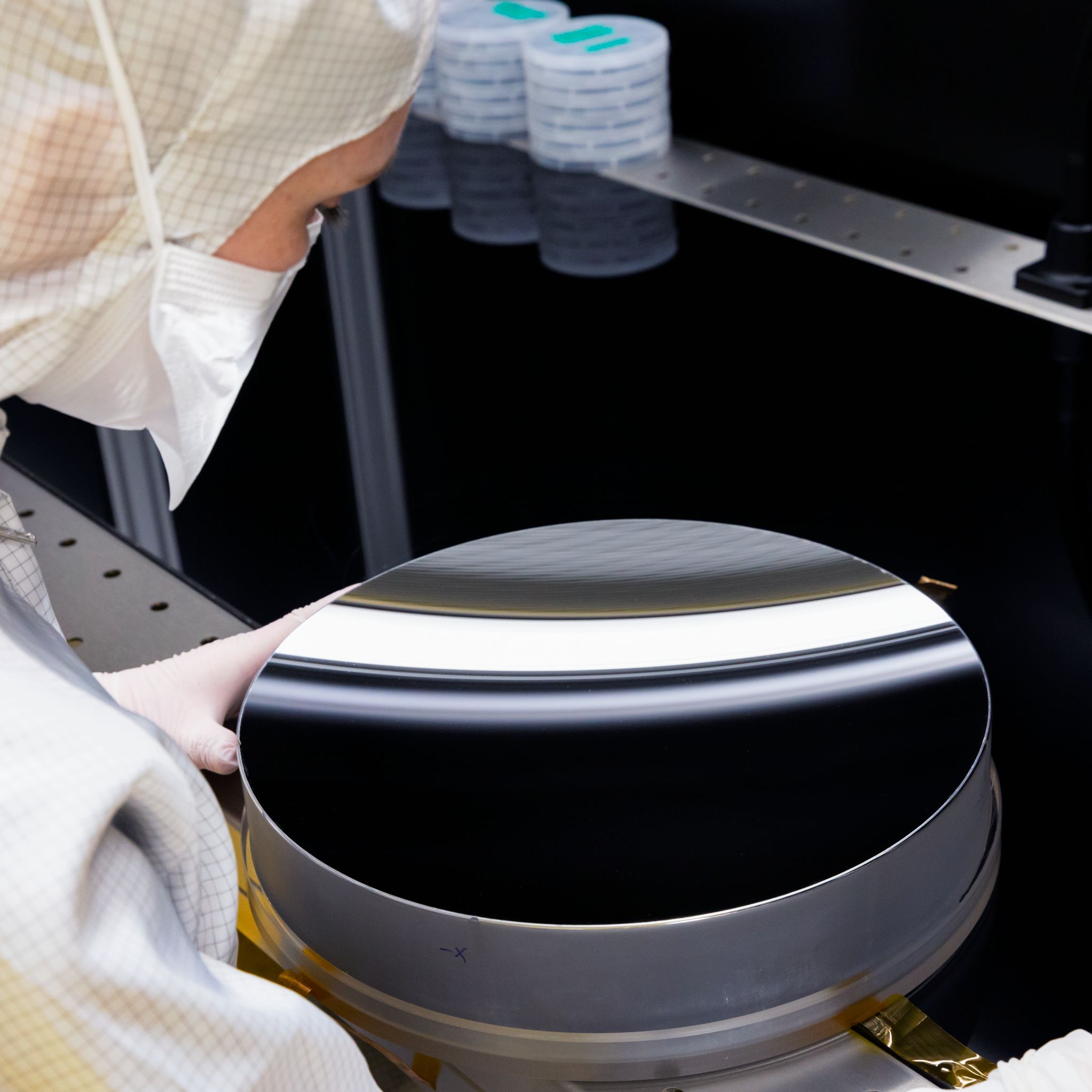 optiX fab coats the most precise mirrors in the world used in EUV lithography.