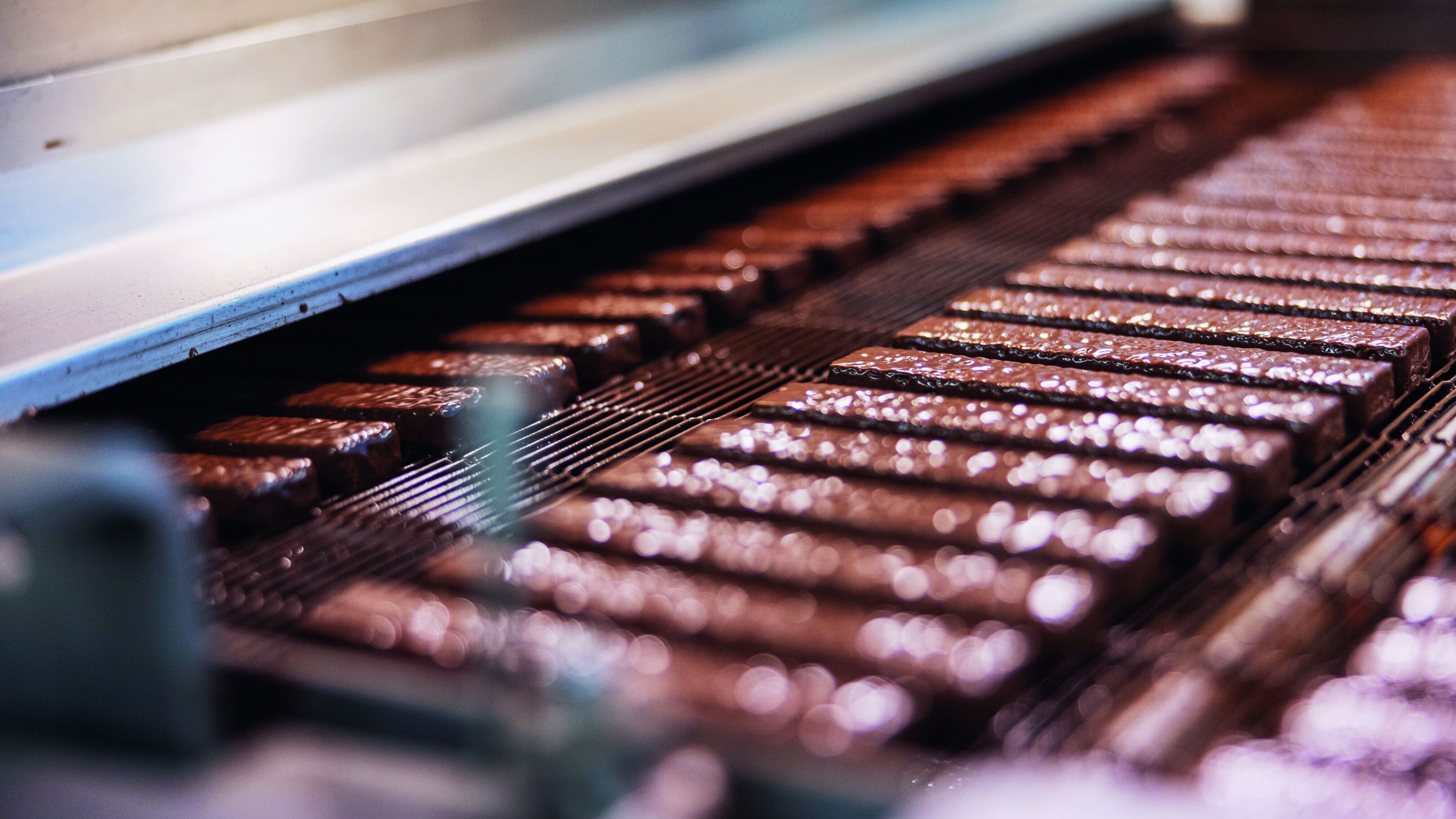 chocolate wafers produced at Kägi within one day cover a distance of 100 kilometers.