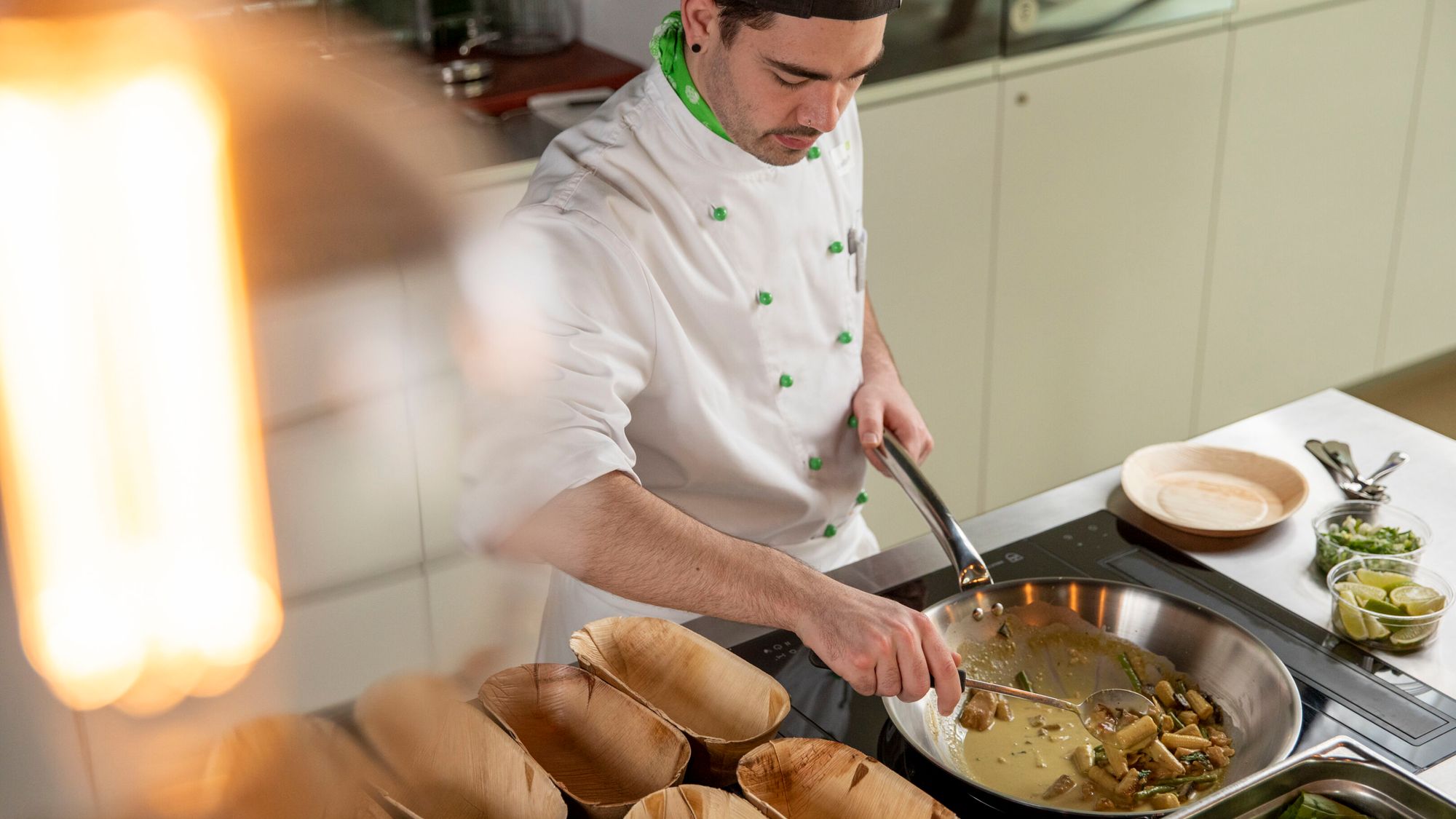 Plant-based meat substitudes are very popular. A chef from Hiltl prepares a curry made with planted.chicken.