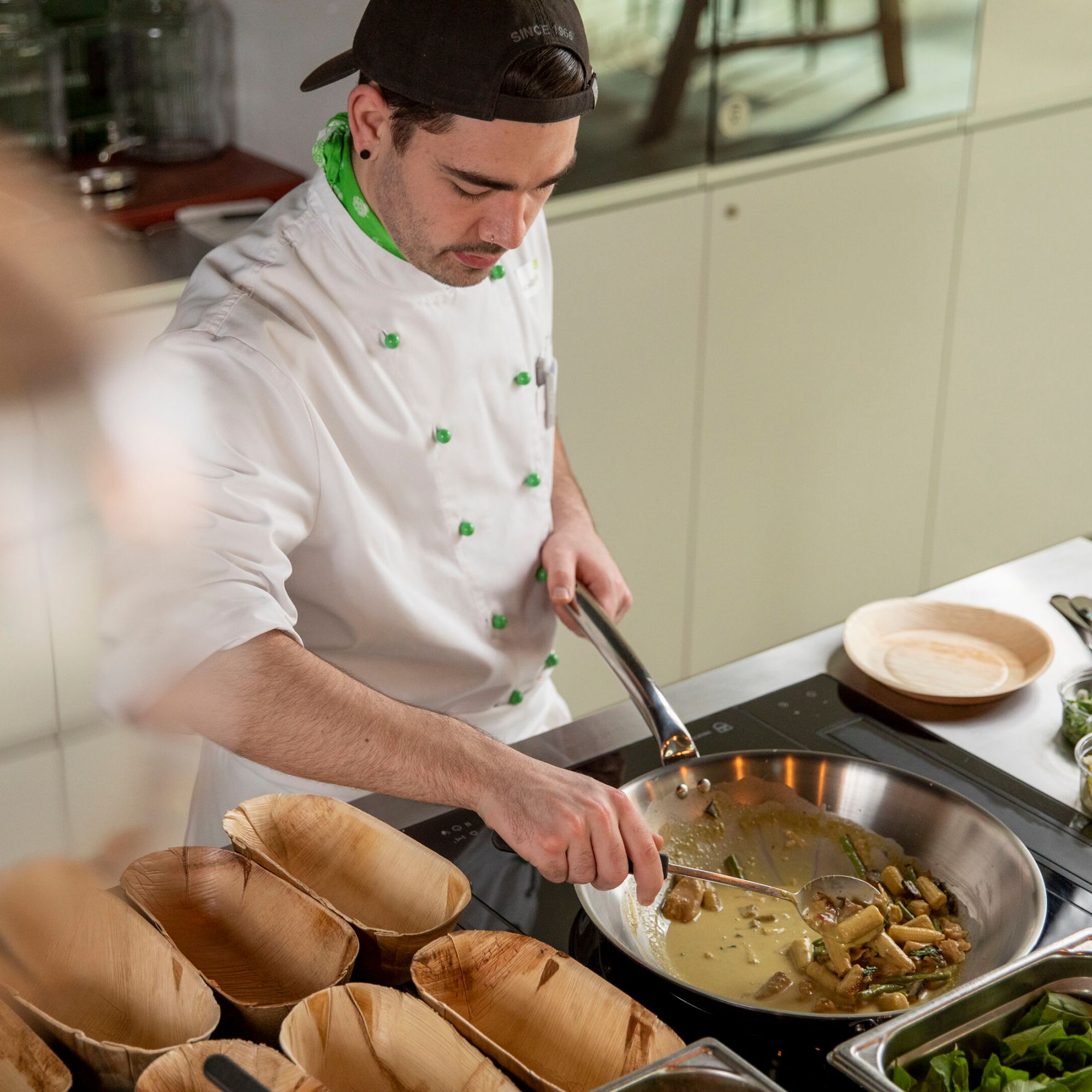 Plant-based meat substitudes are very popular. A chef from Hiltl prepares a curry made with planted.chicken.